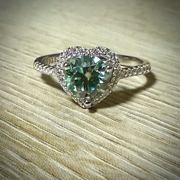 Jewelry - Elegant 1 Ct. Green Moissanite Heart Ring Size 7
